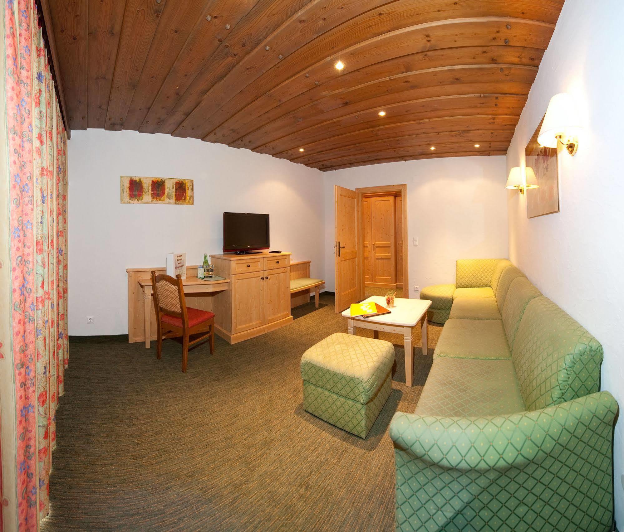 Schi- Und Wanderhotel Berghof Bad Kleinkirchheim Exteriör bild